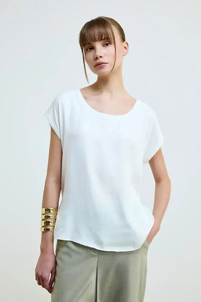 Gusto Tricou din satin cu decolteu rotund de culoare ecru