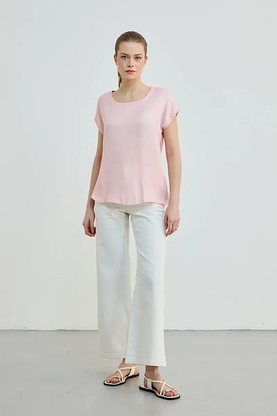 Gusto Tricou roz din satin cu gât rotund