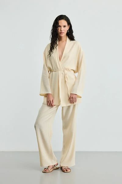 Gusto Crinkle Satin Kimono- Ecru