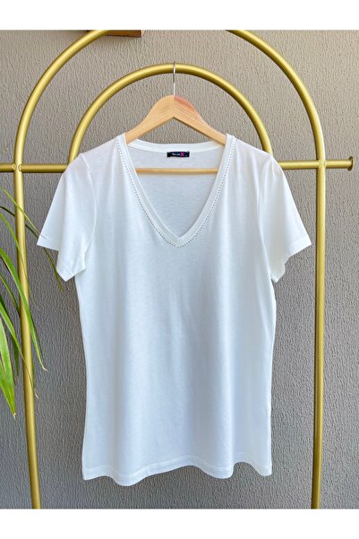 Butik Yakası Parlak Taş Detaylı V Yaka İnce Tiril Tshirt