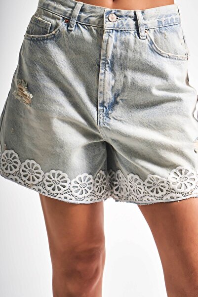its basic Dámske džínsy Farba D4-12s5-75 Čipka Detailné Midi Boy Roztrhané Detailné Mom Fit Design Denim Shorts