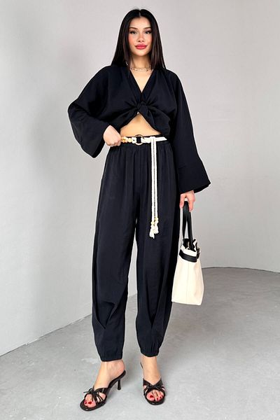 Cappmoda TKM-51140 بلوزة برباط أمامي أسود وسروال شالوار بحزام طقم مكون من قطعتين