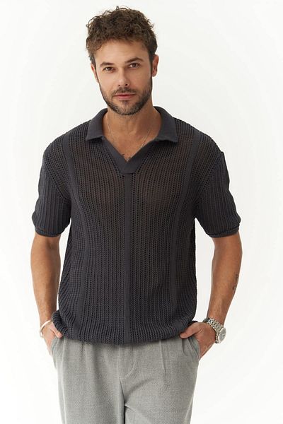 BOHEMAİ Looke Herren-T-Shirt aus geräuchertem Strick mit Liniendetail