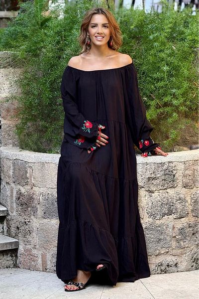 Nevin Kaya Moda Μαύρο φόρεμα με γιακά Madonna