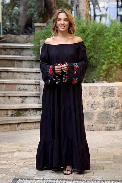 Nevin Kaya Moda Μαύρο φόρεμα με γιακά Madonna