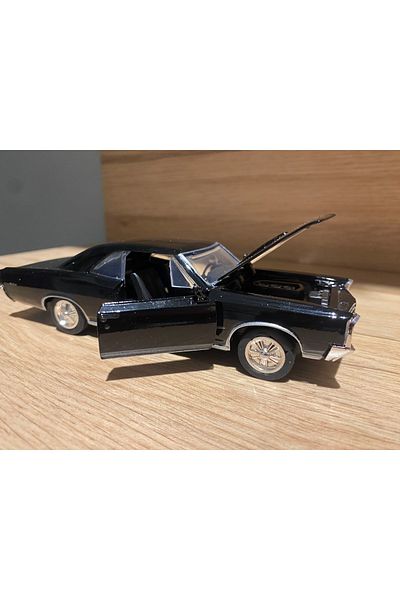 liss çarşı Classic 1966 Pontiac Gto Collectible 1:32 Model Car with Hood and Doors Opened Brand Bandrolled