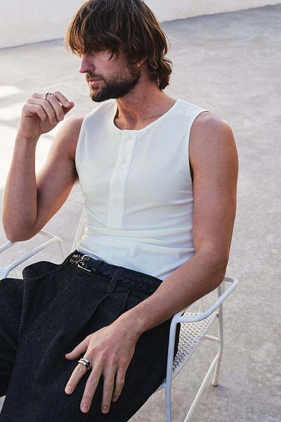 H&M قميص صدرية مضلعة بقصّة Slim Fit
