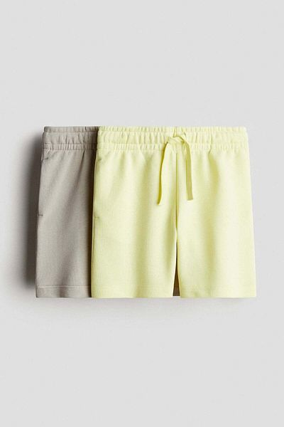 H&M قطعتان من السراويل القصيرة ذات السترة الرياضية