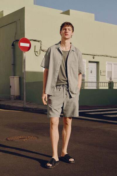 H&M Regular Fit Short-sleeved linen-blend shirt