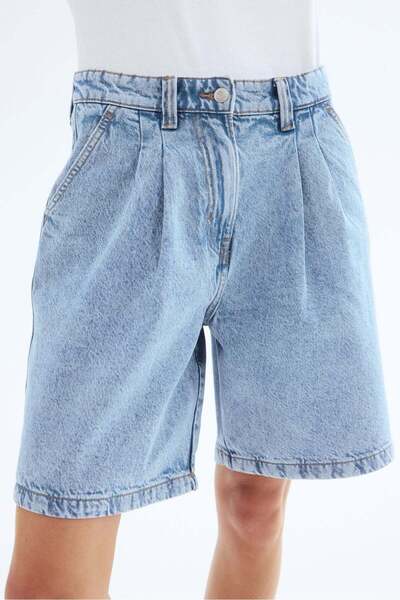 H&M Pleated denim shorts