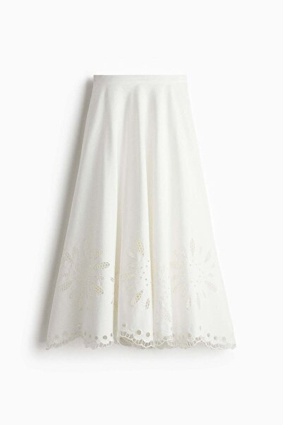 H&M تنورة دائرية مطرزة بالانجليزية