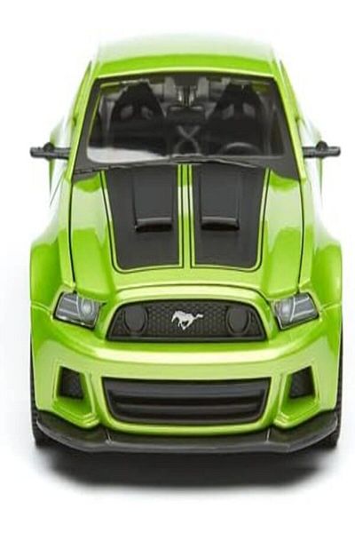 Maisto Tobar 1:24 Scale 2014 Ford Mustang GT Die-Cast Model Car with Opening Doors