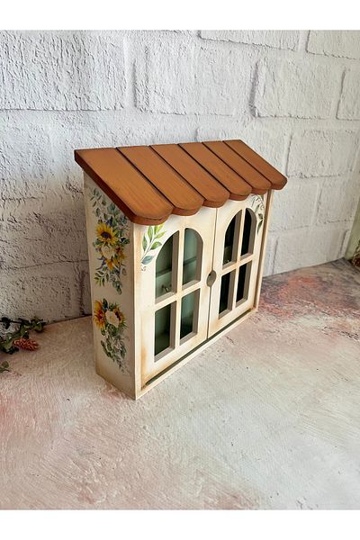 Bypinaryuksel Decorative Keychain with Cover in the Form of a House with a Roof