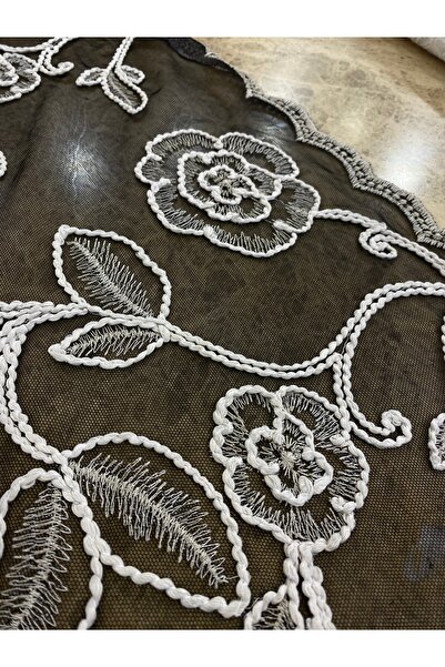 METERİAL Beyaz Çiçekli Kabartma İşlemeli Siyah Tül Dantel Kumaş – 135 cm | Za...