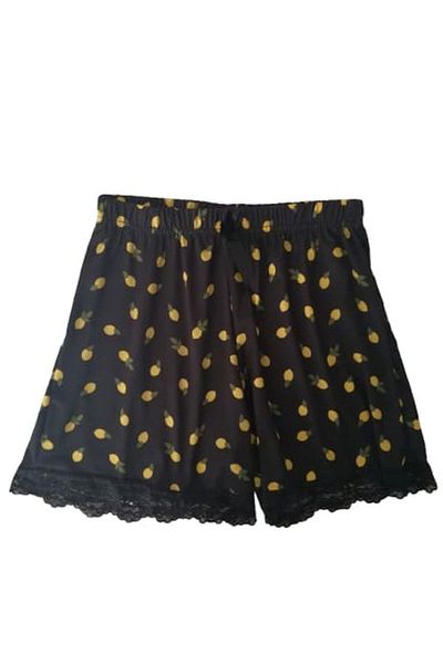 Manolya Set de pijamale pentru femei din țesătură Milan, negru, cu model de lămâie, cu guler și pantaloni scurți cu bretele din frânghie