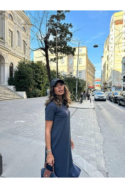Ecenin Favorileri Καπνιστό φόρεμα με λαιμόκοψη