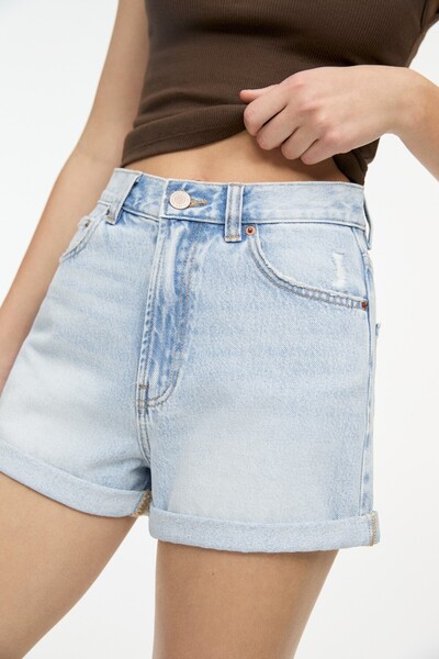 Pull & Bear Mom fit paçası kıvrık denim şort
