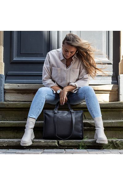 The Chesterfield Brand Laptop Bag - Black - Plain