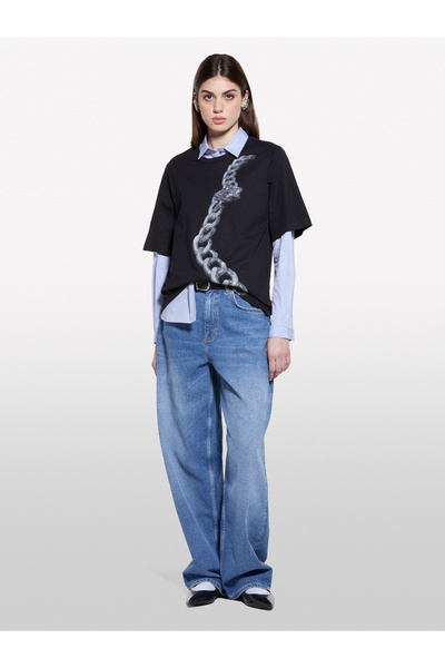 Sisley Γυναικείο μπλουζάκι με λαιμόκοψη σε μαύρο γκρι 100% βαμβακερό εμπριμέ με κανονική εφαρμογή