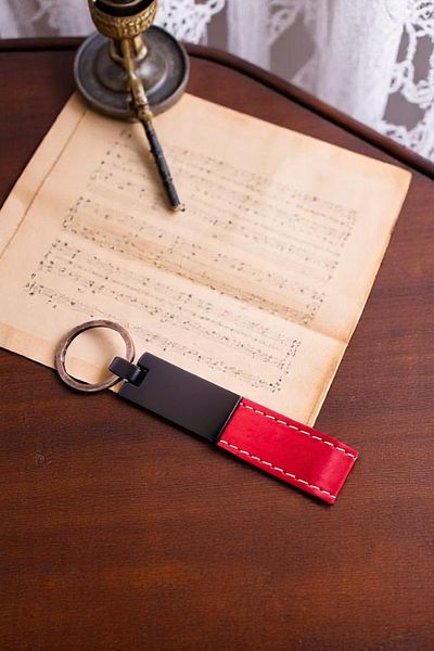 Vekorr Leather Keychain Metal Handle Decor Multifunction Gift Key Ornament 11 cm X 2 cm