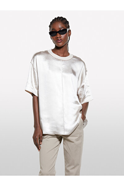 Sisley Γυναικείο μπλουζάκι από σατέν με λευκό λαιμόκοψη και ριμπάνες