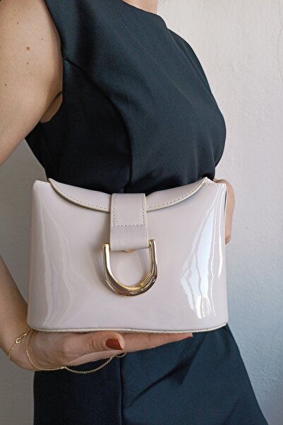 Glemix Amy Krem Rugan Toka Aksesuarlı Kutu Formlu Kadın Omuz Çantası