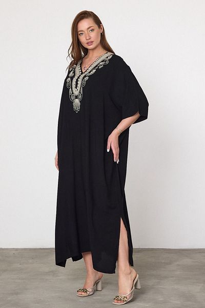 Hazinedan Φόρεμα Plus Size Sweetheart λαιμόκοψη με λεπτομέρεια κεντήματος