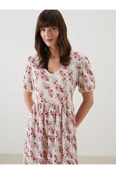 LC Waikiki فستان نسائي من LCW Comfort Ecru بياقة على شكل V وزهور