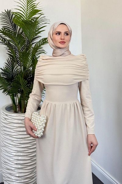 MERVEN AKYÜZ Κρέμα φόρεμα Flora Cape