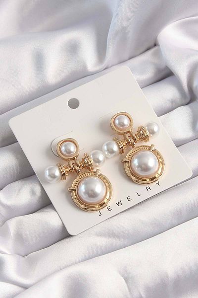 Skygo Brass Gold Color Pearl Rhinestone Motif Earrings - Tj-Bkp9502