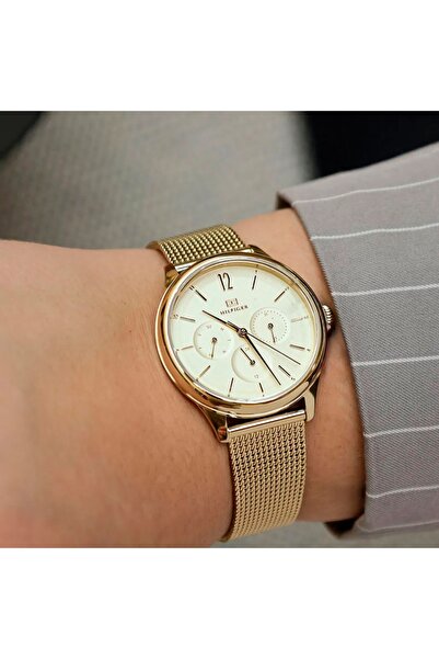 Tommy Hilfiger ساعة كوارتز تناظرية نسائية بهيكل رفيع من الفولاذ وسوار شبكي