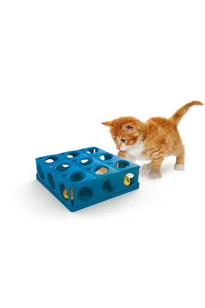 Happy Cat Geoplast Tricky Cat Toy with 2 Balls, 25 x 25 x 9 cm, Assorted Colors