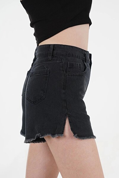 TakıDolabı KOT ŞORT SİYAH RENK PAÇASI PÜSKÜLLÜ