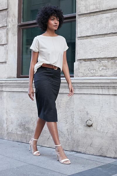 Jument Leather Belted High Waist Pocket Front Slit Knee Length Thick Fabric Pencil Skirt (Belt Included)-Black