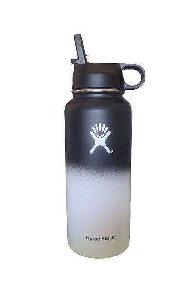 Hydro Flask water bottle made of stainless steel and vacuum insulated with clamping lid and straw