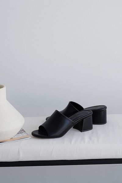Meral Özgenç Thick Banded Heeled Slippers