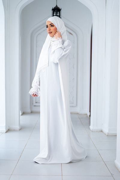 ABAYA عباية موديل الهبة بطابع نقشات اسلامية بيضاء