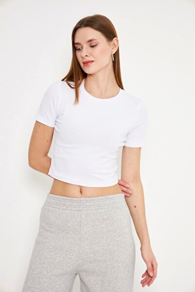 Akabi تي شيرت نسائي قصير الأكمام من الإيلاستين باللون الأبيض