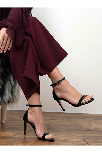 Afilli Kadın Siyah Rugan Parlak İnce Tek Bant Sivri Yüksek Topuklu 9-10 cm Bi...