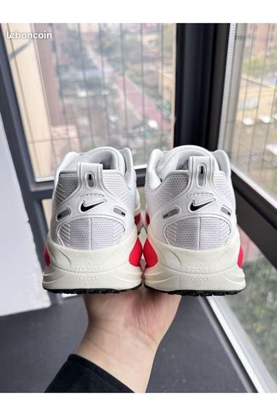 Nike Vomero 18 ZoomX Running Shoes for Men – Premium Comfort Sports Sneakers Trending in UAE 2025