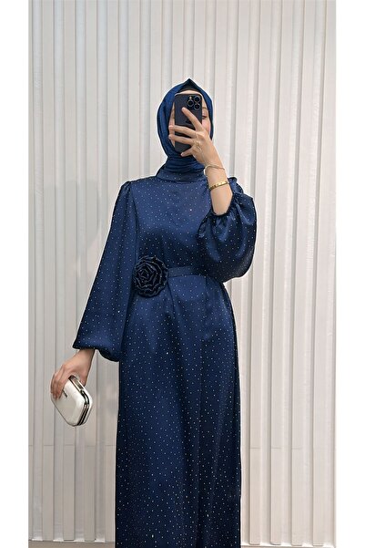 MERVE TESETTÜR Сатинове плаття з поясом з трояндами