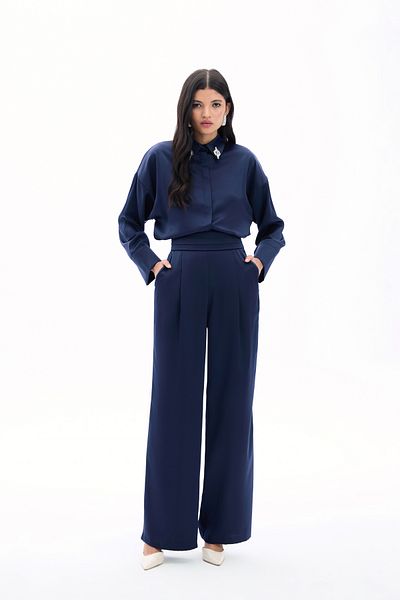 Sateen Pantaloni largi din satin albastru bleumarin