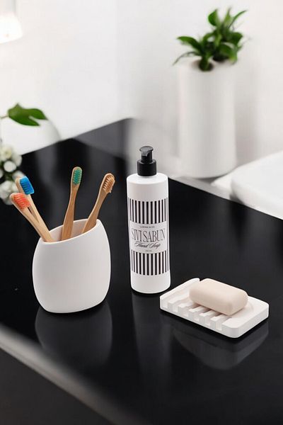 LUMİNA Set de baie modern din 3 piese |   Suport pentru periuță de dinți + dozator de săpun pentru beton + sticlă de săpun lichid din plastic cu etichetă