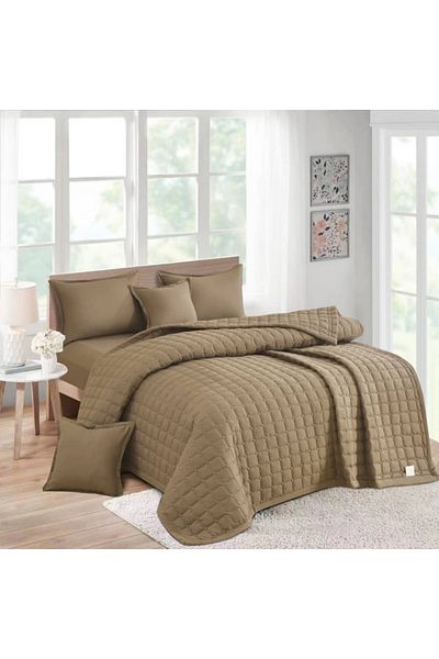 Red Rose Compressed double bed sheet with a tree design made of microfiber, size 230*250 cm
