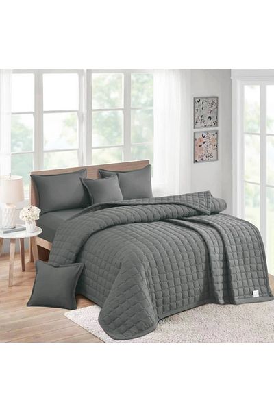 Red Rose Compressed double bed sheet with a tree design made of microfiber, size 230*250 cm