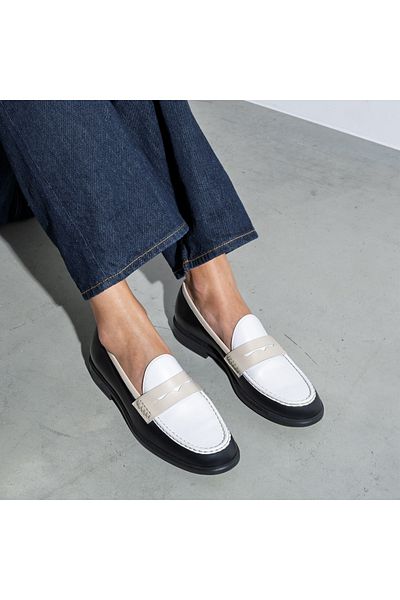Isabel Bernard Vendôme Blandine Schwarz Und Weiß Kalbsleder Loafers Mit Weißen Details Ib51015-10170