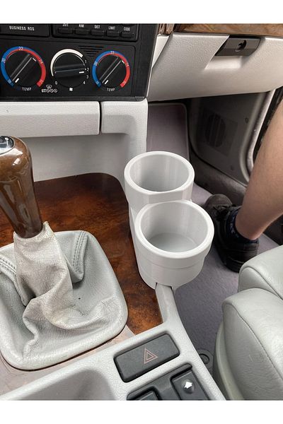 GİT3D حامل أكواب BMW e34 داخل السيارة