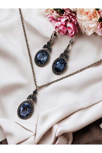 FAYRA ACCESSORIES Oval Cut Necklace and Earrings Set with Crystal Stones