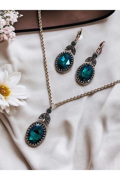 FAYRA ACCESSORIES Oval Cut Necklace and Earrings Set with Crystal Stones