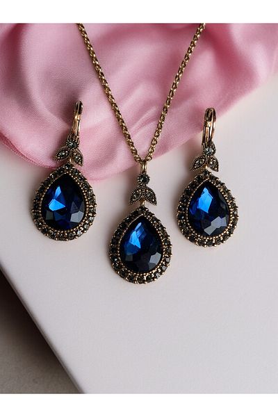 FAYRA ACCESSORIES Diamond Mounted Crystal Stone Water Drop Earrings and Necklace Set